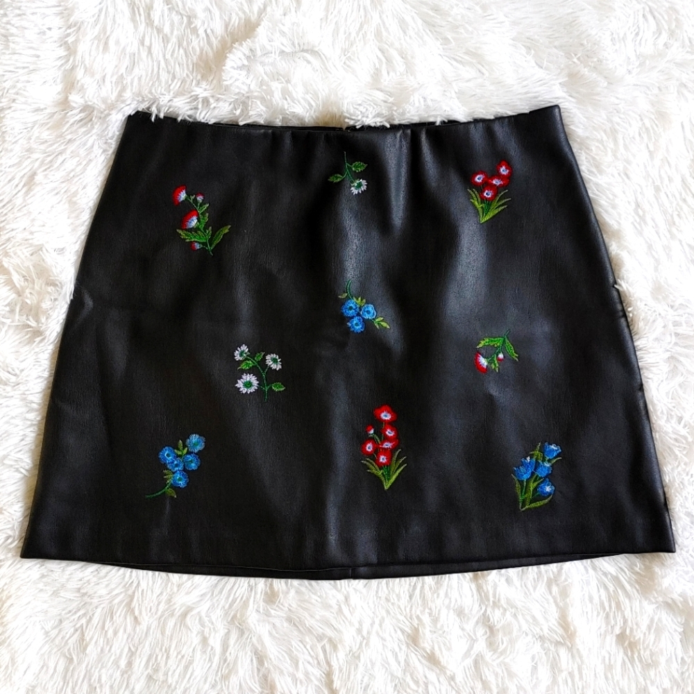 Express || Faux Leather Mini Skirt, Embroidered Flowers, Black, Size 6